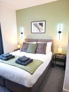 Beautiful, Modern Bright House With Parking, Fast WiFi, Sleeps 5