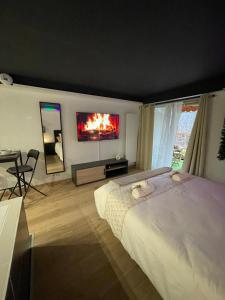 Suite avec Balnéo Privée et piscine commune