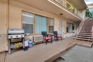 1 Mi to Dtwn Melrose Cozy Condo with Patio