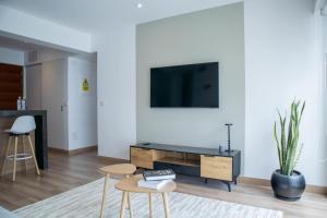 Majestic 2BR with Modern Pool in Miraflores