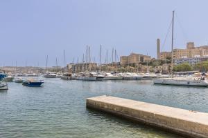 Seafront apartment in TaXbiex