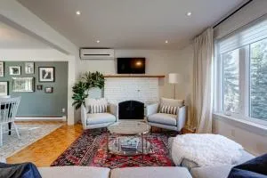 Blue House on the River - Мон-Сент-Илер