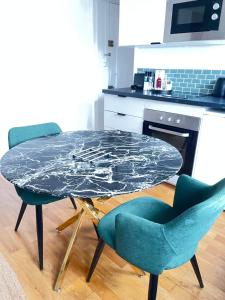 La cabane moderne, parking gratuit au centre de Falaise - SAS Larès