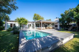 Luxurious villa with the best facilities at the foot of the Constantia Valley