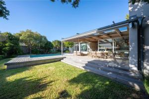 Luxurious villa with the best facilities at the foot of the Constantia Valley