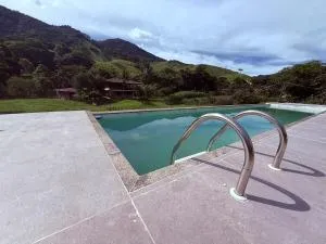 Sítio aconchegante com piscina, sauna e churrasqueira - ماكاي