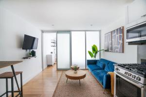 75-2D NEW Prime UES W&D Balcony Elevator - 3-star hotels in New York