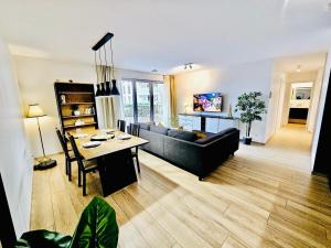 Serene 2 bedroom flat with private terrace-CD10