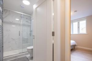1st Floor Stylish 2-Bed Apartment