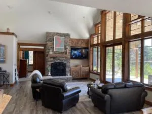 Woodsy and Private- Dream House on a 7 Acre Pond - Kingsley