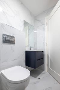 2nd Floor Stylish 2-Bed Apartment