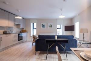 2nd Floor Stylish 2-Bed Apartment