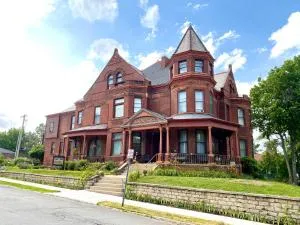 Vineyard Mansion B&B - Atchison