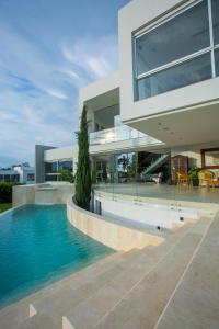 Stylish Modern Home with Pool & Private Cinema with a Built Area of 850 m2 on a 3600 m2 Lot