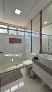 PERFEITO!!! Apartamento de 3 quartos com ar-condicionado a 30 metros da Praia do Morro