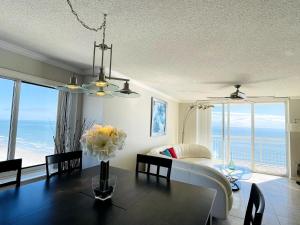 Luxury Large Ocean Front condo with pool North MB