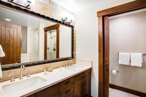 Luxury 3 Bedroom Breckenridge Vacation Rental With Mountain Views Steps From Historic Main Street