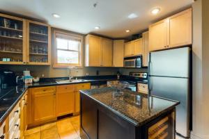 Luxury 3 Bedroom Mountain Condo in River Run Village with Beautiful Mountain Views and Walking Distance to Ski
