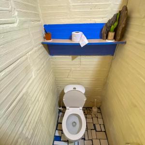Habitación grupal ideal para amigos o familia con acceso al rio y wifi
