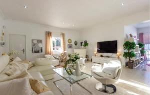 3 Bedroom Cozy Home In Rojales