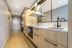 Prime and Stylish Stay in Kingston Foreshore - Hosted by Canstay