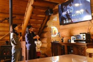 北軽井沢の浅間山麓に佇む焚火とボードゲームと本格カラオケとサウナ付きログハウストイレ2男女別