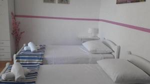 Apartments with parking spaces Sibenik - 23772