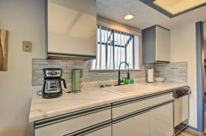 Stylish Lake Ozark Condo