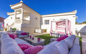 3 Bedroom Cozy Home In Rojales