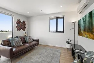 Bright City-View Retreat in the Heart of Preston - Reservoir