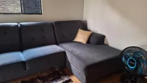 Casa sossegada 2 quartos com ar condicionado estacionamento 4 cars - 卡夸尔