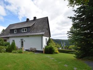 Cottage in Neuastenberg near the ski area