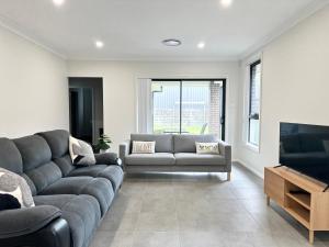 Convenient and Peaceful 4BR New House in Gregory Hills