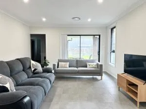 Convenient and Peaceful 4BR New House in Gregory Hills - Camden