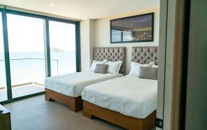 Apartment on the Malecon 2 BR Ocean View