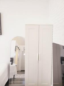 Private studio guesthouse in Watertown CT