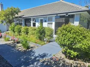 Peaceful Pukerua Bay - 上哈特