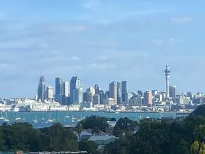 Modern apartment & harbour views - Northcote