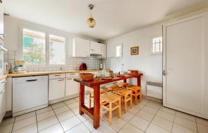 Maisons de vacances Lovely Home In Saint-Trojan-Les-Bains : photos des chambres