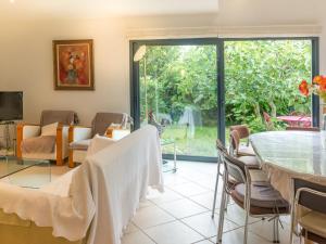 Maisons de vacances Maison familiale renovee a 150m des criques, 4 chambres, jardin prive, cheminee, parking, WiFi - FR-1-349-222 : photos des chambres