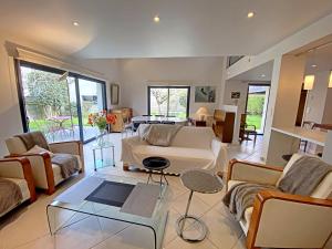 Maisons de vacances Maison familiale renovee a 150m des criques, 4 chambres, jardin prive, cheminee, parking, WiFi - FR-1-349-222 : photos des chambres