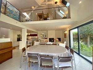 Maisons de vacances Maison familiale renovee a 150m des criques, 4 chambres, jardin prive, cheminee, parking, WiFi - FR-1-349-222 : photos des chambres
