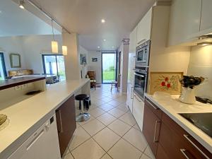 Maisons de vacances Maison familiale renovee a 150m des criques, 4 chambres, jardin prive, cheminee, parking, WiFi - FR-1-349-222 : photos des chambres