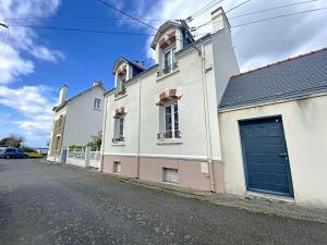 Maisons de vacances Maison familiale renovee a 150m des criques, 4 chambres, jardin prive, cheminee, parking, WiFi - FR-1-349-222 : photos des chambres