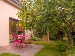 Maisons de vacances Maison familiale renovee a 150m des criques, 4 chambres, jardin prive, cheminee, parking, WiFi - FR-1-349-222 : photos des chambres