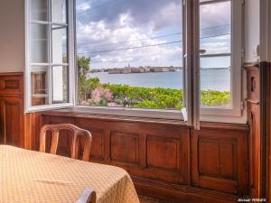 Maison familiale en front de mer à Larmor-Plage - 9 couchages, proche du centre et du casino - FR-1-349-223