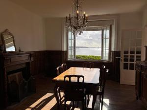 Maisons de vacances Maison familiale en front de mer a Larmor-Plage - 9 couchages, proche du centre et du casino - FR-1-349-223 : photos des chambres