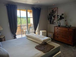 Maisons de vacances Villa T6 en Ardeche avec Piscine et Animaux Acceptes - FR-1-382-220 : photos des chambres