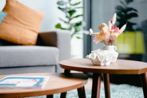 ErgoModern NorthMelbourne Apt w balcony pool gym