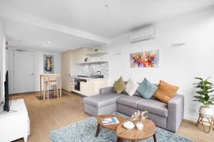 ErgoModern NorthMelbourne Apt w balcony pool gym